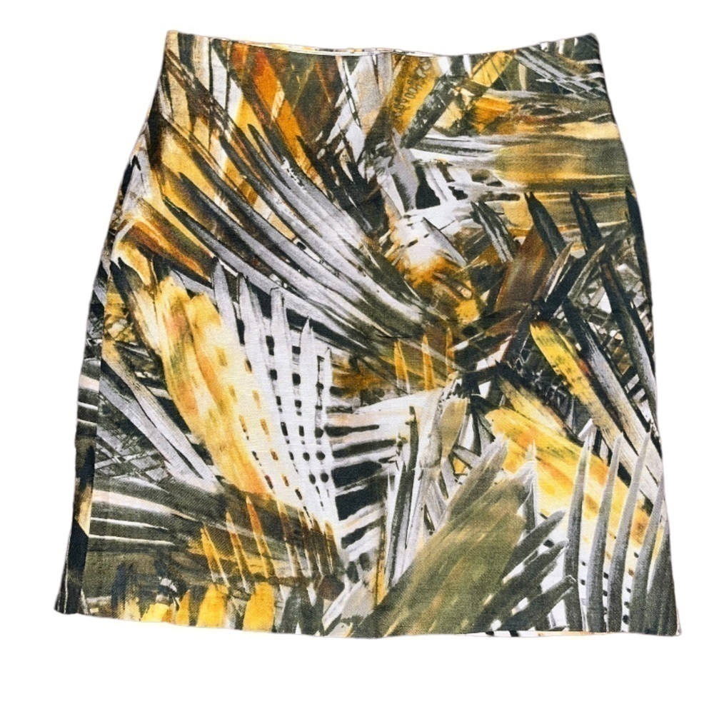 Size 4 premise brand skirt with palm leaf design made in China